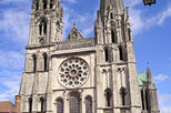 Chartres, Chevreuse Valley and Versailles Apartments by Minivan
