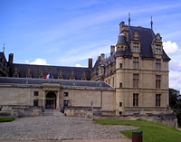 Castles of Ecouen and Chantilly plus the City of Senlis by Minivan