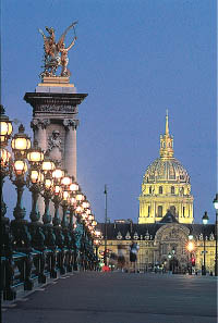 Seine River Cruise and Paris Illuminations by Minibus