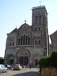 Treasures of Burgundy: History, Spirituality and Wine by Minivan