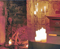 Walking Tour of Edinburgh - Walking The Vaults