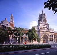 Apsley House and Victoria and Albert Museum