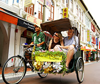 Trishaw Ride and Dinner in Singapore's Chinatown plus Bumboat