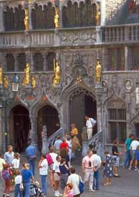 Private Full Day Walking Tour of Bruges with Lunch at De Halve Maan Brewery and Canal Cruise