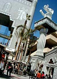 Hollywood - Behind the Scenes Walking Tour
