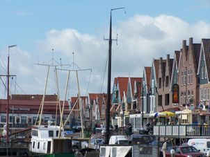 Volendam Half Day Tour to Zaanse Schans Windmills, Marken and Volendam
