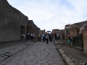 Pompeii street Naples and Pompeii Day Tour from Rome