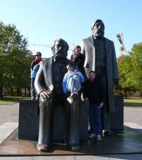 Photo of Berlin Half Day Berlin City Morning Bike Tour Posing with the big guys