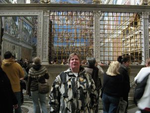 Another tourist pose inside the Sistine Chapel Skip the Line: Vatican Museums Walking Tour including Sistine Chapel, Raphael's Rooms and St Peter's