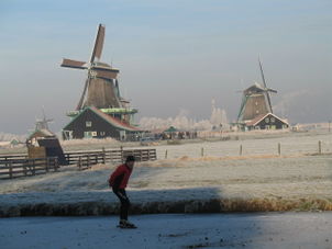 Skaters at Zaanse Schans Windmill Half Day Tour to Zaanse Schans Windmills, Marken and Volendam