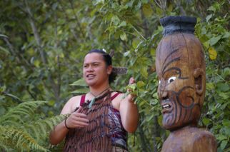 Singer Rotorua Maori Hangi and Concert