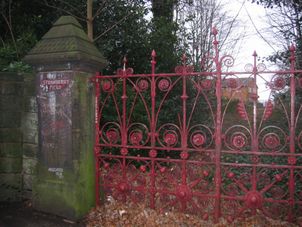 Strawberry Fields Gate Independent Rail Tour from London: Liverpool and The Beatles