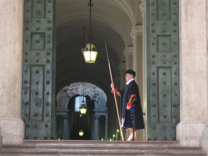 Vatican Guards Skip the Line: Vatican Museums Walking Tour including Sistine Chapel, Raphael's Rooms and St Peter's