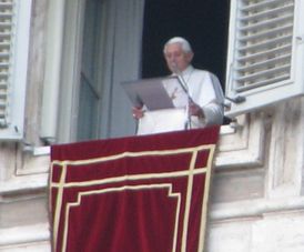 The Pope Skip the Line: Vatican Museums Walking Tour including Sistine Chapel, Raphael's Rooms and St Peter's