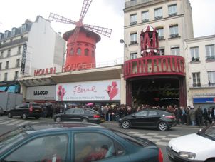 Moulin Rouge Paris Walking Tour - Montmartre