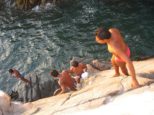 Cliff Divers in Acapulco, Mexico Acapulco Cliff Divers at Night