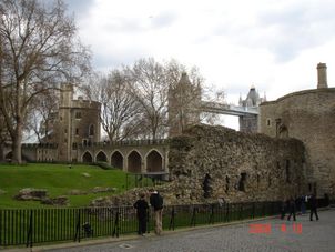 Tower of London Discovering London - City Tour and Thames River Cruise