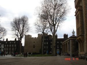 Tower of London Discovering London - City Tour and Thames River Cruise