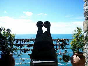 Love Small Group Cinque Terre Day Tour from Florence