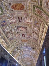 Amazing Ceiling Frescos Skip the Line: Vatican Museums Walking Tour including Sistine Chapel, Raphael's Rooms and St Peter's