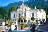 Royal Castle of Linderhof and Oberammergau Day Tour from Munich