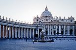 Skip the Line: Vatican Museums Walking Tour including Sistine Chapel, Raphael's Rooms and St Peter's